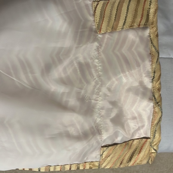 Curtains-4 panels with blackout 54 in x 84 in - Picture 3 of 5